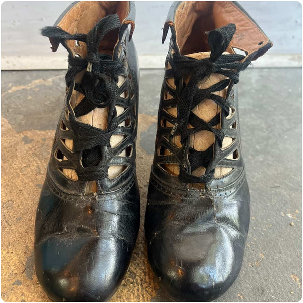 Edwardian Early 1900s Antique Black Leather Lace-Up Ankle Booties w Cutouts 8.5