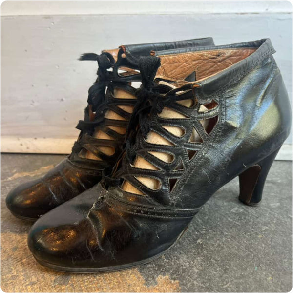 Edwardian Early 1900s Antique Black Leather Lace-Up Ankle Booties w Cutouts 8.5