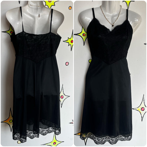 Vintage 1950s 60s | Black Lace Vanity Fairy Fairy Goth Grunge Lingerie Slip | 36