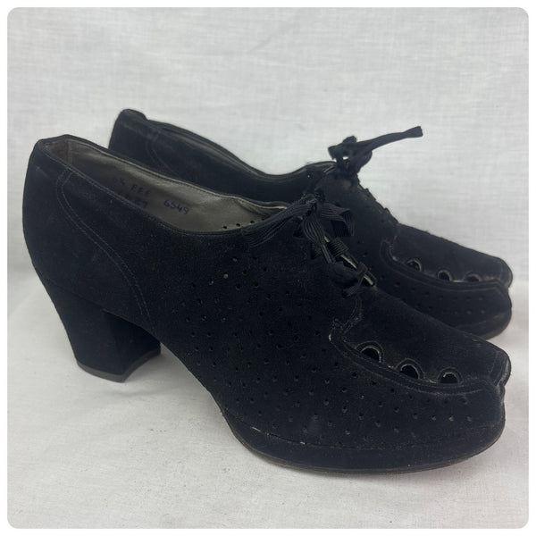Vintage 1930s 40s Black Suede Lace Up Peeptoe Pumps w Cut Out Detailing 7.5 - 8