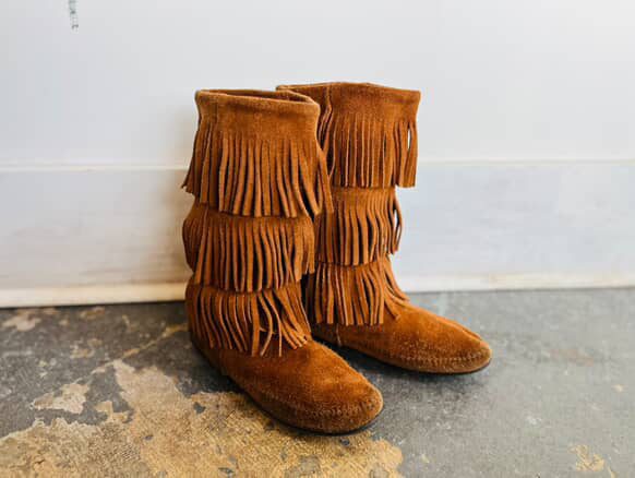 Minnetonka Tan Brown Suede Fringe Moccasin Boots Womens | Size 9