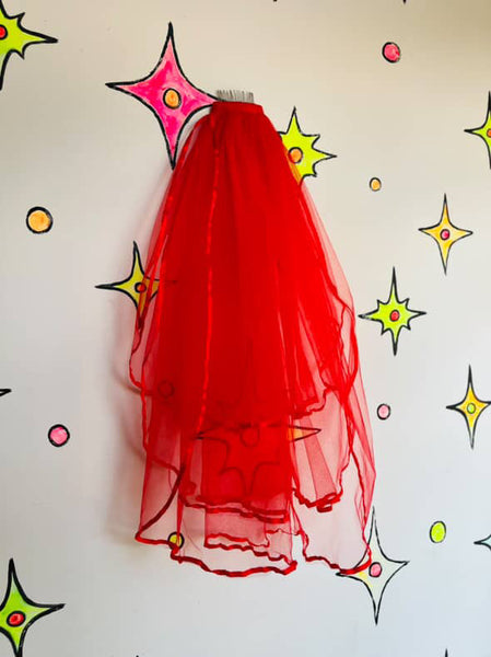Red Mesh Veil Fascinator Hat | Beetlejuice Cosplay Lydia Deets Glamour