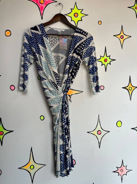 Diane von Furstenberg Ornamentalist Diamonds Print Evrin Silk Wrap Dress Size 2