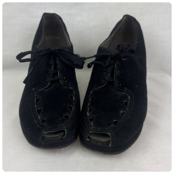 Vintage 1930s 40s Black Suede Lace Up Peeptoe Pumps w Cut Out Detailing 7.5 - 8