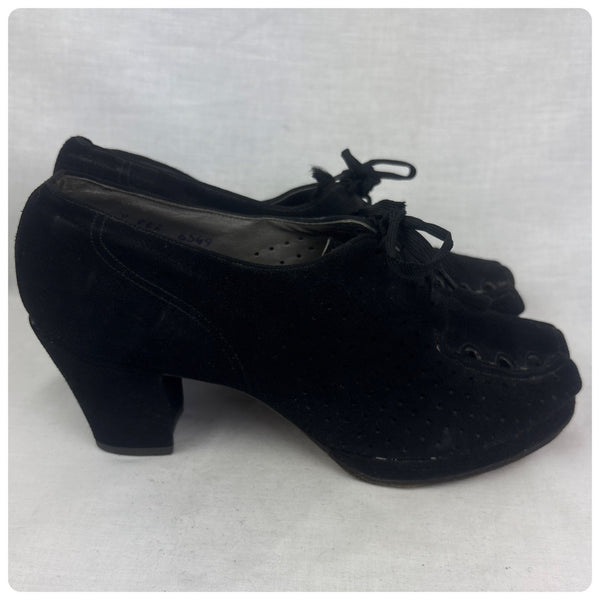 Vintage 1930s 40s Black Suede Lace Up Peeptoe Pumps w Cut Out Detailing 7.5 - 8