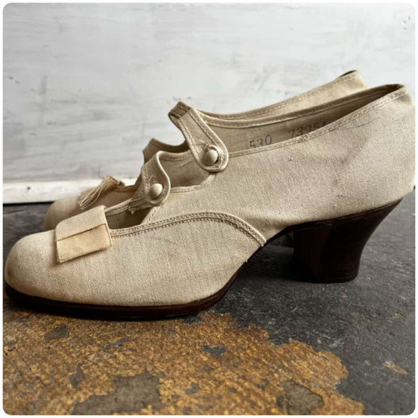 Edwardian Off White Canvas Double Strap Mary Jane Shoes Vintage Pumps 5 / 5.5