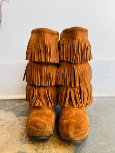 Minnetonka Tan Brown Suede Fringe Moccasin Boots Womens | Size 9