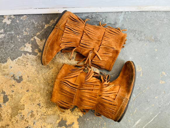 Minnetonka Tan Brown Suede Fringe Moccasin Boots Womens | Size 9