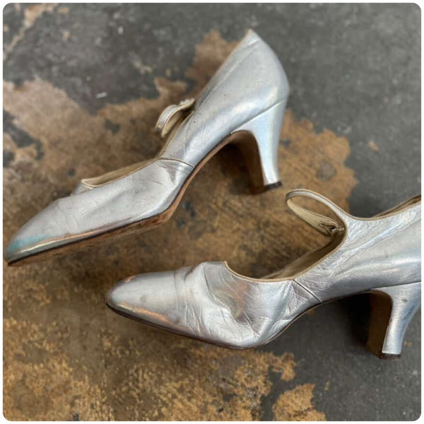 Vintage 1920s Silver Mary Jane Heels Single Strap Art Deco Shoes – Narrow 8/8.5