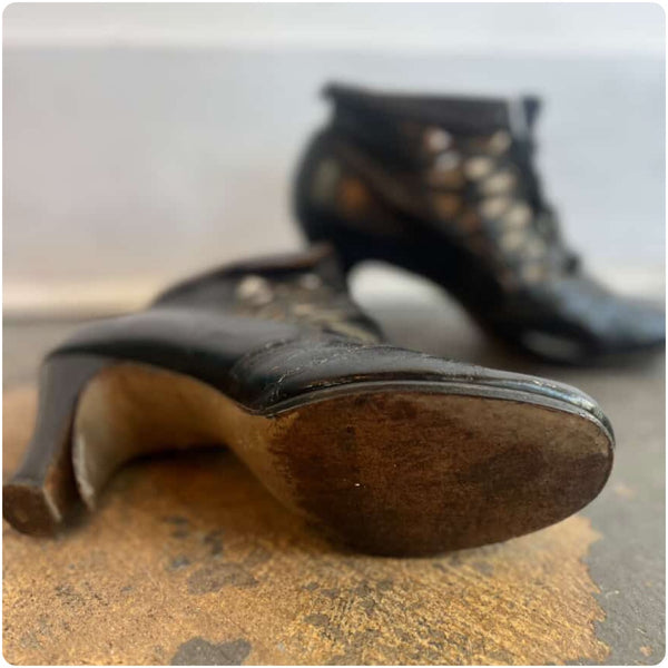 Edwardian Early 1900s Antique Black Leather Lace-Up Ankle Booties w Cutouts 8.5