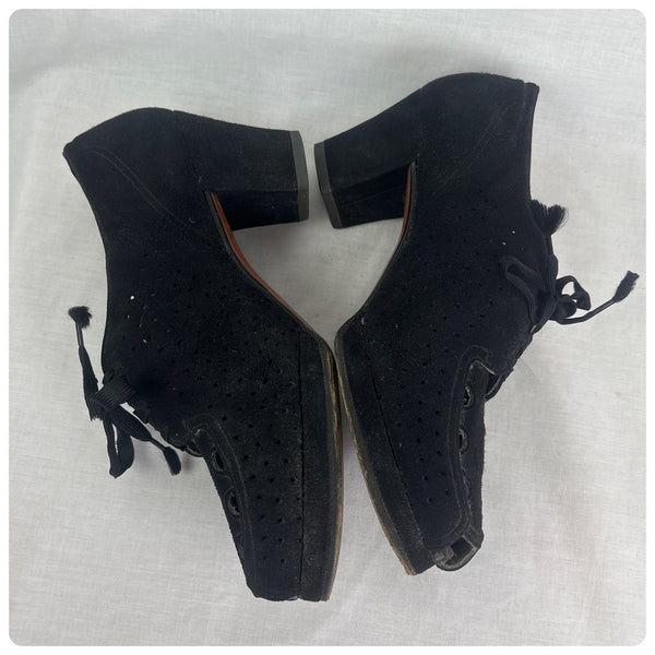 Vintage 1930s 40s Black Suede Lace Up Peeptoe Pumps w Cut Out Detailing 7.5 - 8