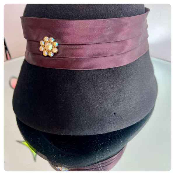 Vintage 1940s Era Cloche Hat - Classic Mid-Century Style