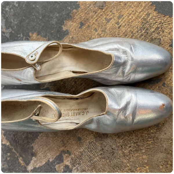 Vintage 1920s Silver Mary Jane Heels Single Strap Art Deco Shoes – Narrow 8/8.5