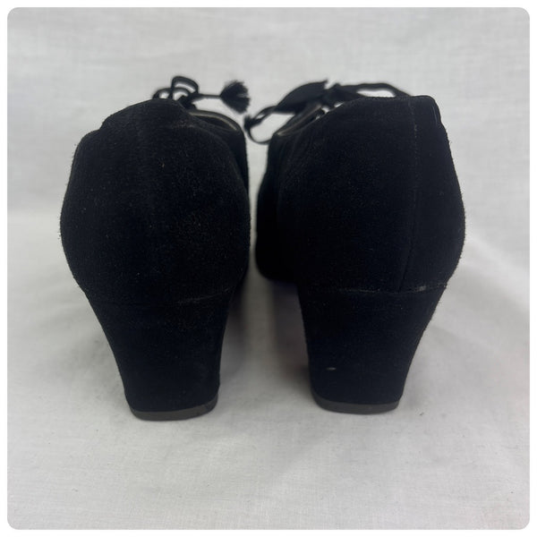 Vintage 1930s 40s Black Suede Lace Up Peeptoe Pumps w Cut Out Detailing 7.5 - 8