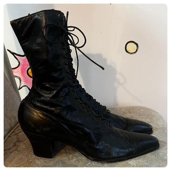 Antique Leather Victorian Boots | Shiny Black Pointy Witchy Lace Up Boots | 6
