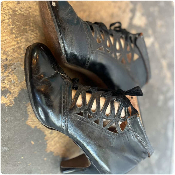 Edwardian Early 1900s Antique Black Leather Lace-Up Ankle Booties w Cutouts 8.5