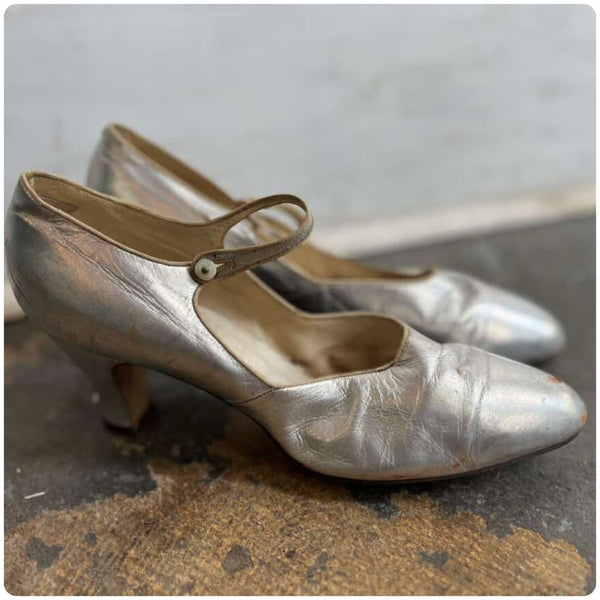 Vintage 1920s Silver Mary Jane Heels Single Strap Art Deco Shoes – Narrow 8/8.5