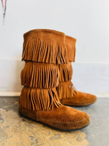 Minnetonka Tan Brown Suede Fringe Moccasin Boots Womens | Size 9