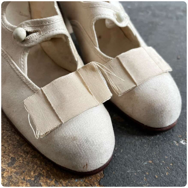 Edwardian Off White Canvas Double Strap Mary Jane Shoes Vintage Pumps 5 / 5.5