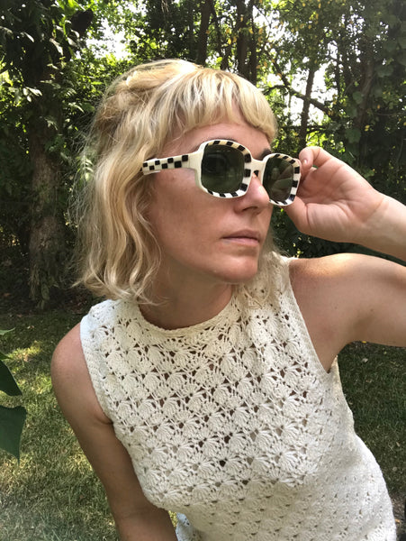 Vintage 1960s | White Crocheted GoGo Mod Scooter Groovy Mini dress | S/M