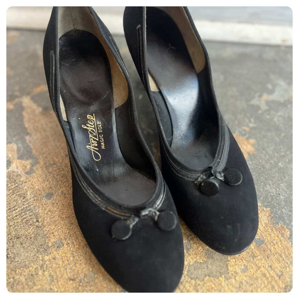 1940s–50s Black Suede Round-Toe Pumps w/ Tassels – Air Step by Magic Sole – 7