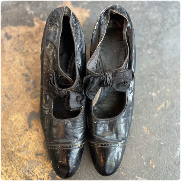 Antique 1910s 20s Black Leather Mary Jane Pumps w Silk Bows - Edwardian – Size 5