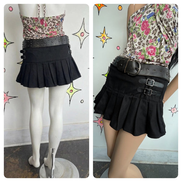 Y2K Black Ultra Mini Pleated Skirt Skort | Mall Goth Buckle Hardware – Size M