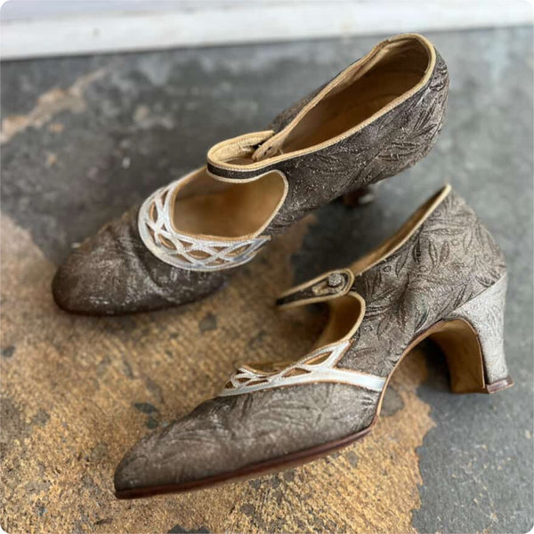 Antique 1920s Art Deco Silver Mary Jane Flapper Pumps – Cutout Detail – 6 6.5