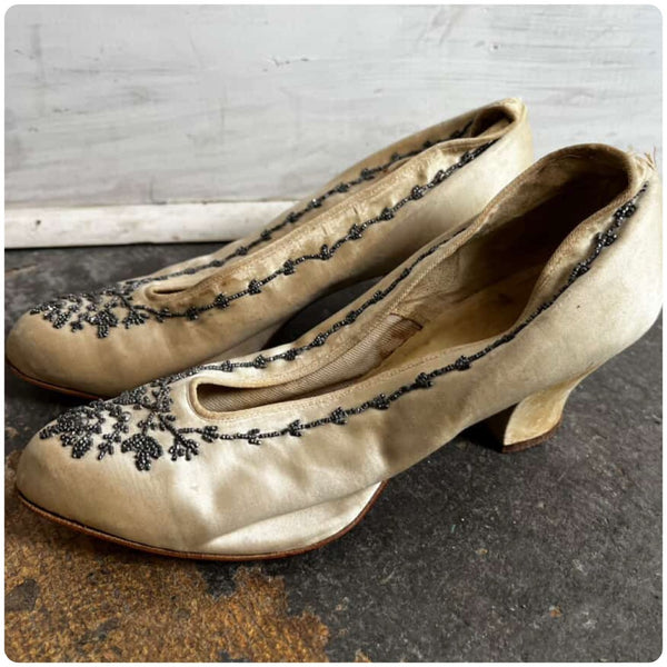 Antique 1900s Victorian Cream Silk Beaded Wedding Shoes - 5.5 - Museum-Worthy