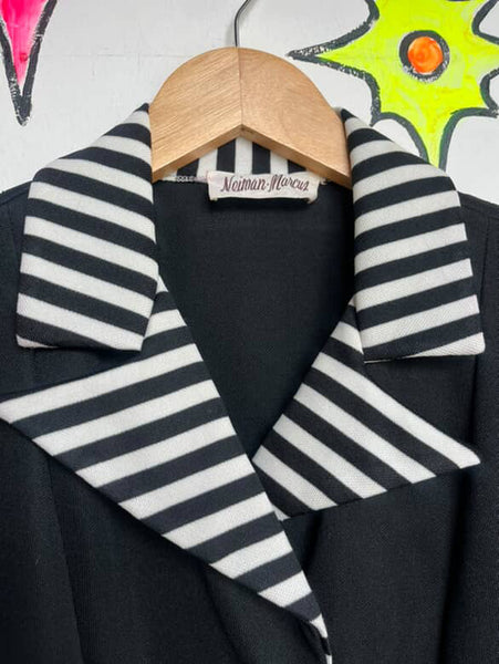 Vintage 60s 70s Black & White Groovy Striped MOD Top - Dagger Collar - Small