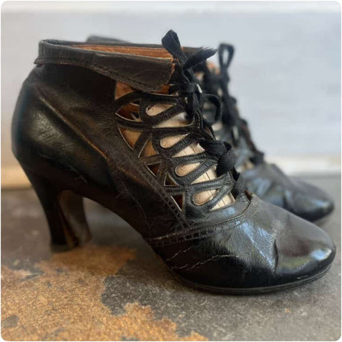 Edwardian Early 1900s Antique Black Leather Lace-Up Ankle Booties w Cutouts 8.5