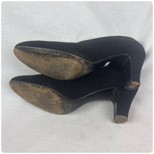 1950s–60s Minimal Black Suede Pumps – Round Toe – Peacock Shoe Shop 7.5 Narrow