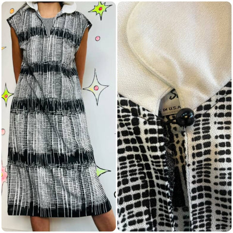 Vintage 60s-70s Black & White Art Print Dress | White Collar | Lounge Wear | 10