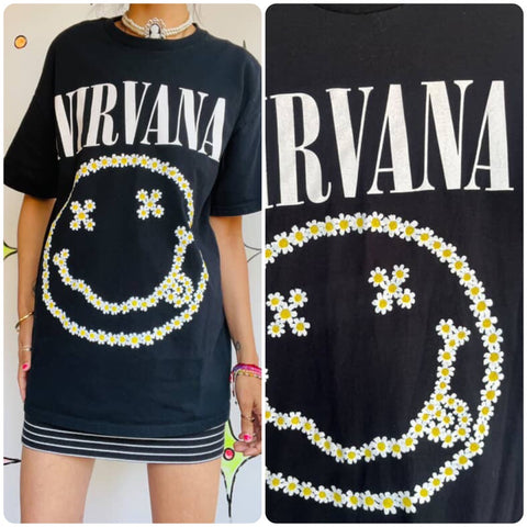 Vintage Nirvana Grunge Smiley Face Band Tee – Iconic 90s Concert Shirt – M