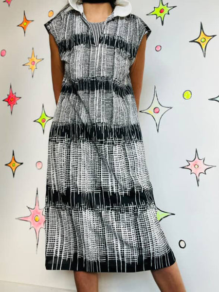 Vintage 60s-70s Black & White Art Print Dress | White Collar | Lounge Wear | 10