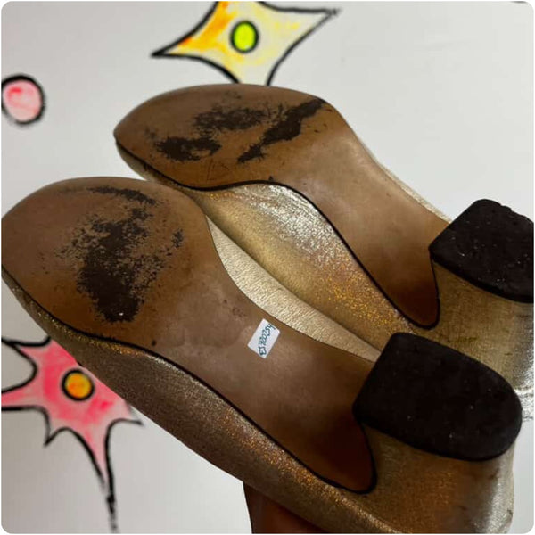 Vintage 60s Gold Metallic Brocade Heels - Square Bow Tips - Low Heel Pumps - 6