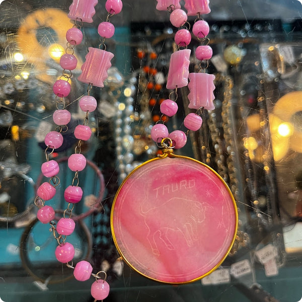 Vintage 60s 70s Pink Glass Stone Beaded Round Etched Pendant Statement Necklace