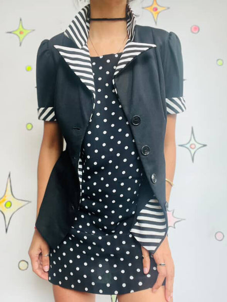 Vintage 60s 70s Black & White Groovy Striped MOD Top - Dagger Collar - Small