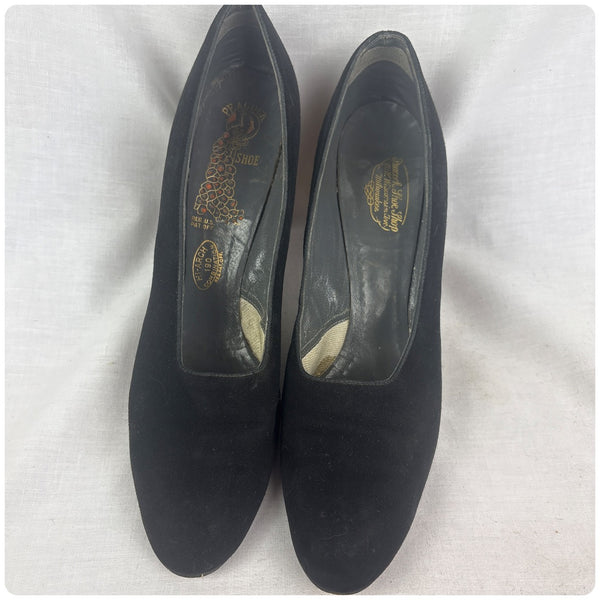 1950s–60s Minimal Black Suede Pumps – Round Toe – Peacock Shoe Shop 7.5 Narrow