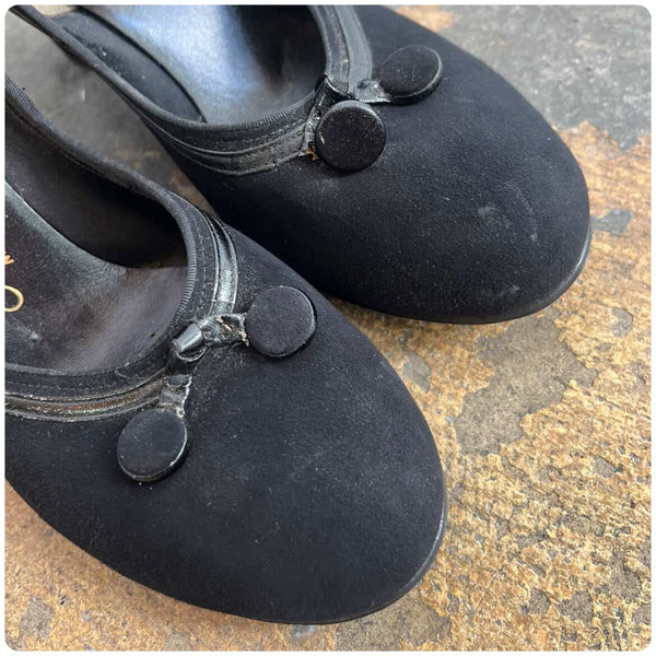 1940s–50s Black Suede Round-Toe Pumps w/ Tassels – Air Step by Magic Sole – 7