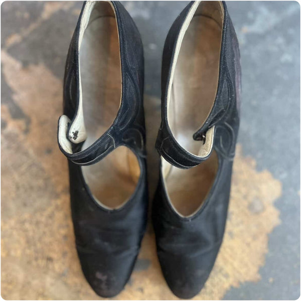 Antique 1920s Black Silk Mary Jane Pumps – Art Deco Heels – Size 8/8.5