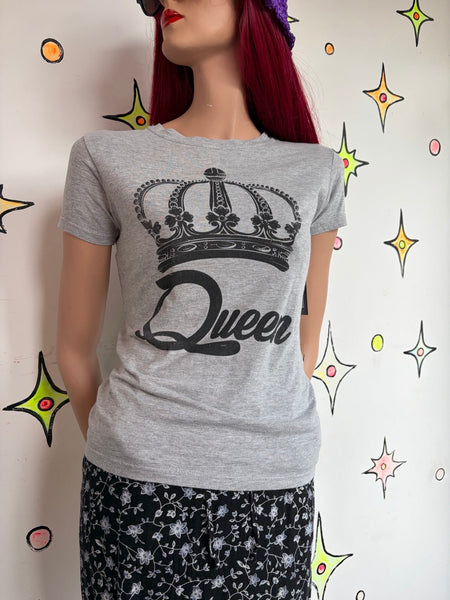 Y2K Gray Tattoo "Queen" Graphic Emo Glam Baby Tee Indie Sleaze Streetwear | S/M