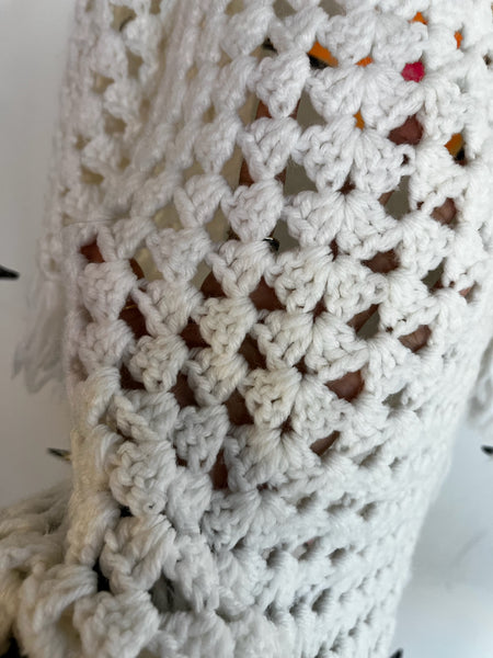 Vintage 70s White Crochet Poncho | Boho Western Festival Cape Shawl | Fringe
