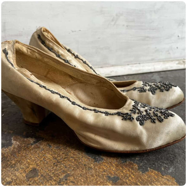 Antique 1900s Victorian Cream Silk Beaded Wedding Shoes - 5.5 - Museum-Worthy