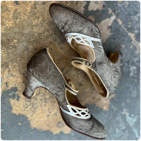 Antique 1920s Art Deco Silver Mary Jane Flapper Pumps – Cutout Detail – 6 6.5
