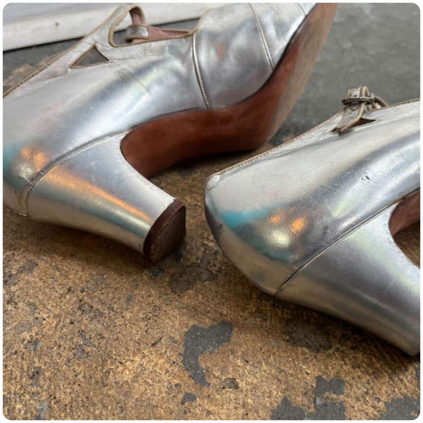 Antique 1920s Silver Gatsby T-Strap Leather Heels - Art Deco - Size 36 US 6.5-7