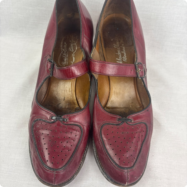 1940s Scarlet Cherry Red Sweetheart Marjanes | Red Leather Heels Pumps Size 8.5