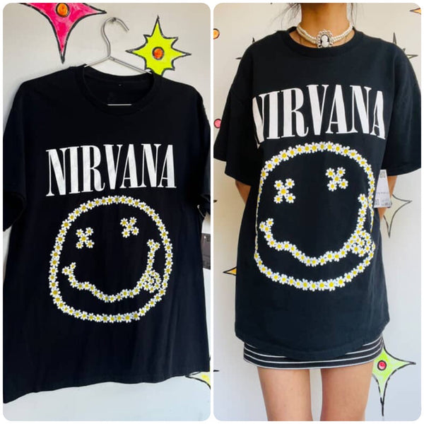 Vintage Nirvana Grunge Smiley Face Band Tee – Iconic 90s Concert Shirt – M