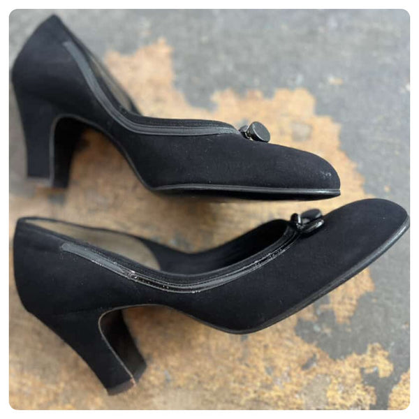 1940s–50s Black Suede Round-Toe Pumps w/ Tassels – Air Step by Magic Sole – 7