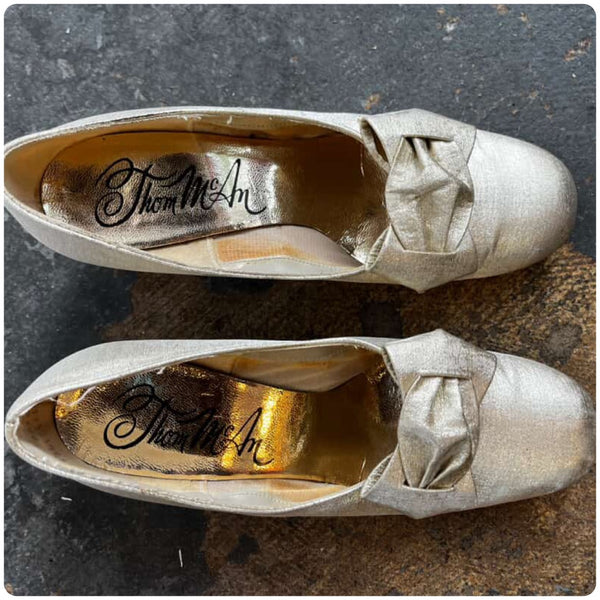 Vintage 60s Gold Metallic Brocade Heels - Square Bow Tips - Low Heel Pumps - 6